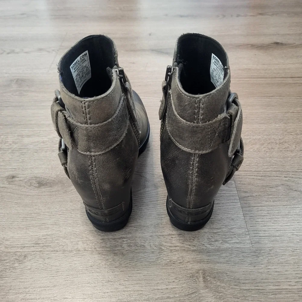 Sorel Joan of Artice Wedge Gray Leather Ankle Boots Buckle Lugged Womens 6.5
